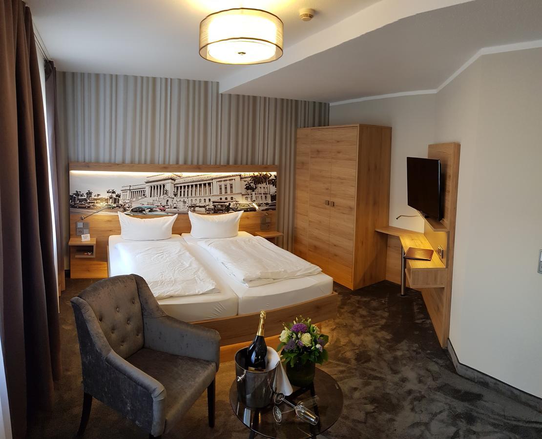 Hotel Schwarzer Adler Stendal Esterno foto