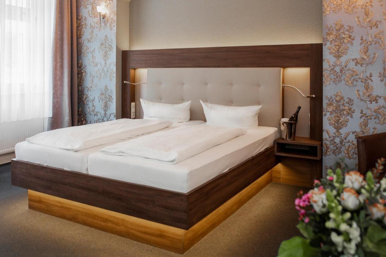 Hotel Schwarzer Adler Stendal Esterno foto