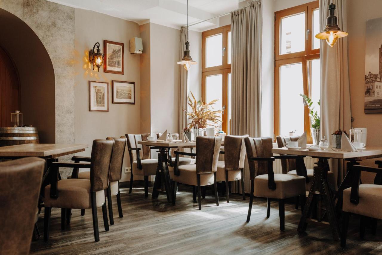Hotel Schwarzer Adler Stendal Esterno foto